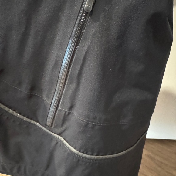 Lululemon Running Raincoat - Picture 5 of 7